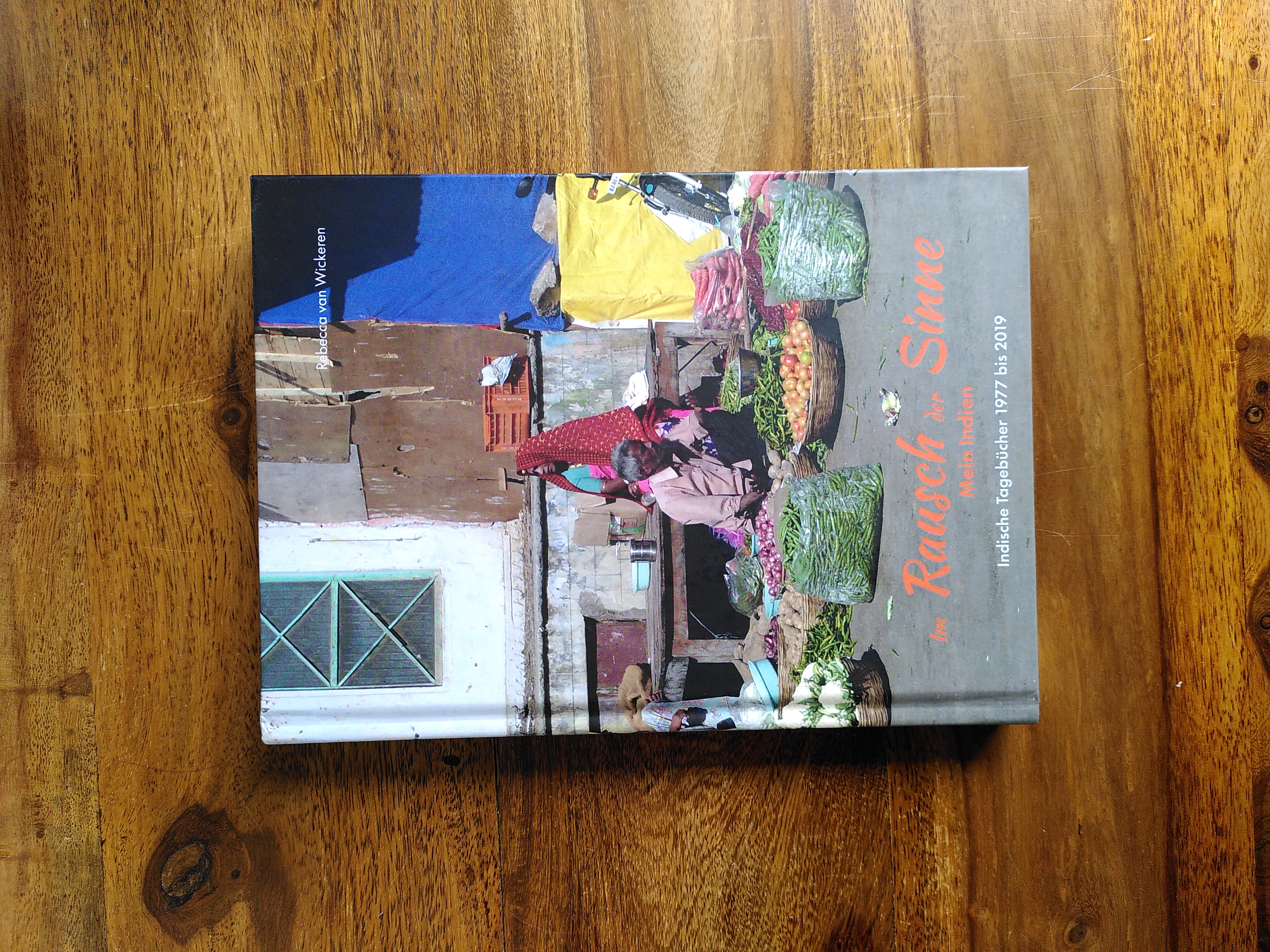 Buchcover mit indischer Marktszene